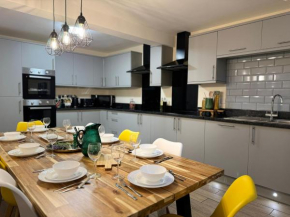 Large House for 21 - Nottingham City